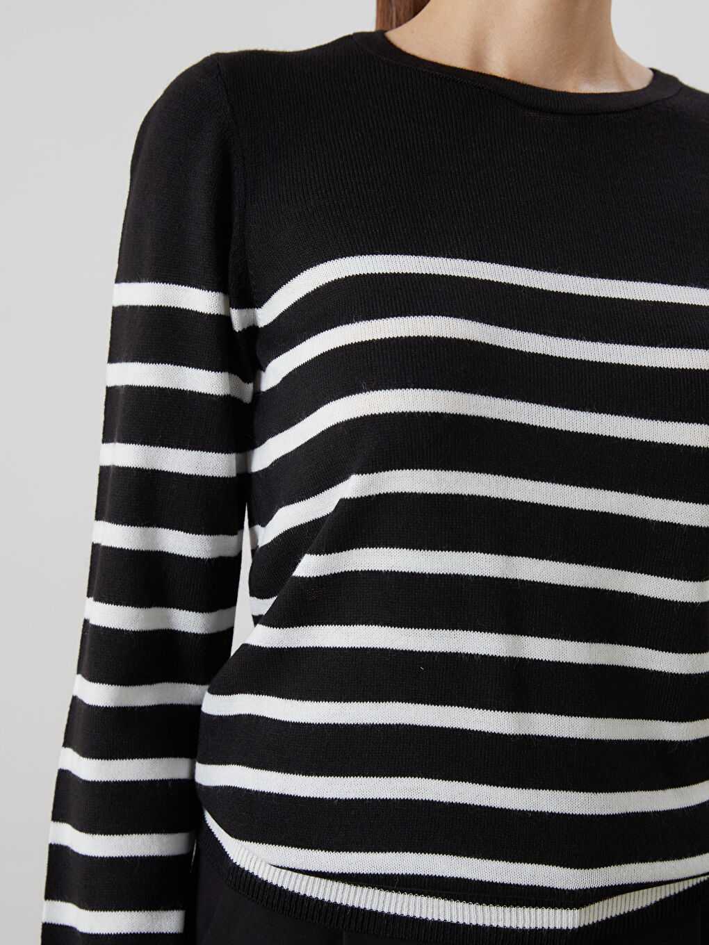 Crew Neck Striped Women's Knitwear Sweater-4