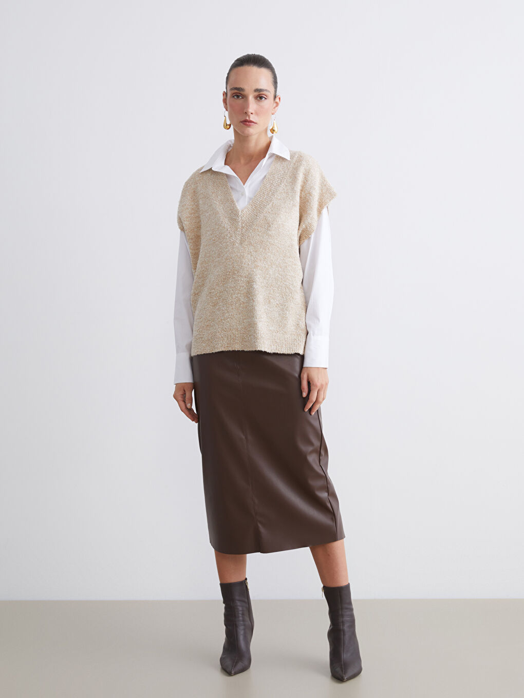 Bej V Yaka Kadın Triko Süveter-1