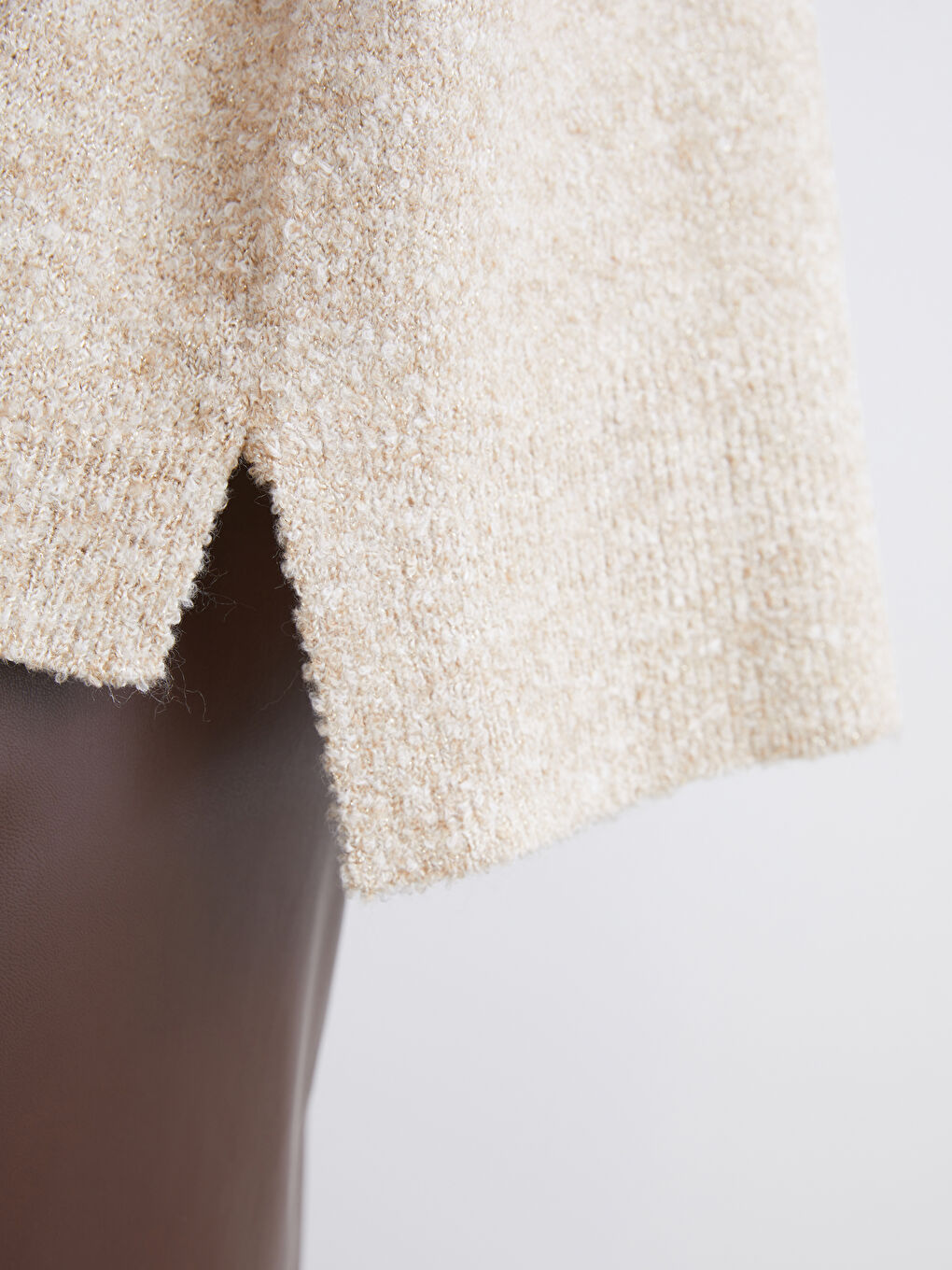 Bej V Yaka Kadın Triko Süveter-3