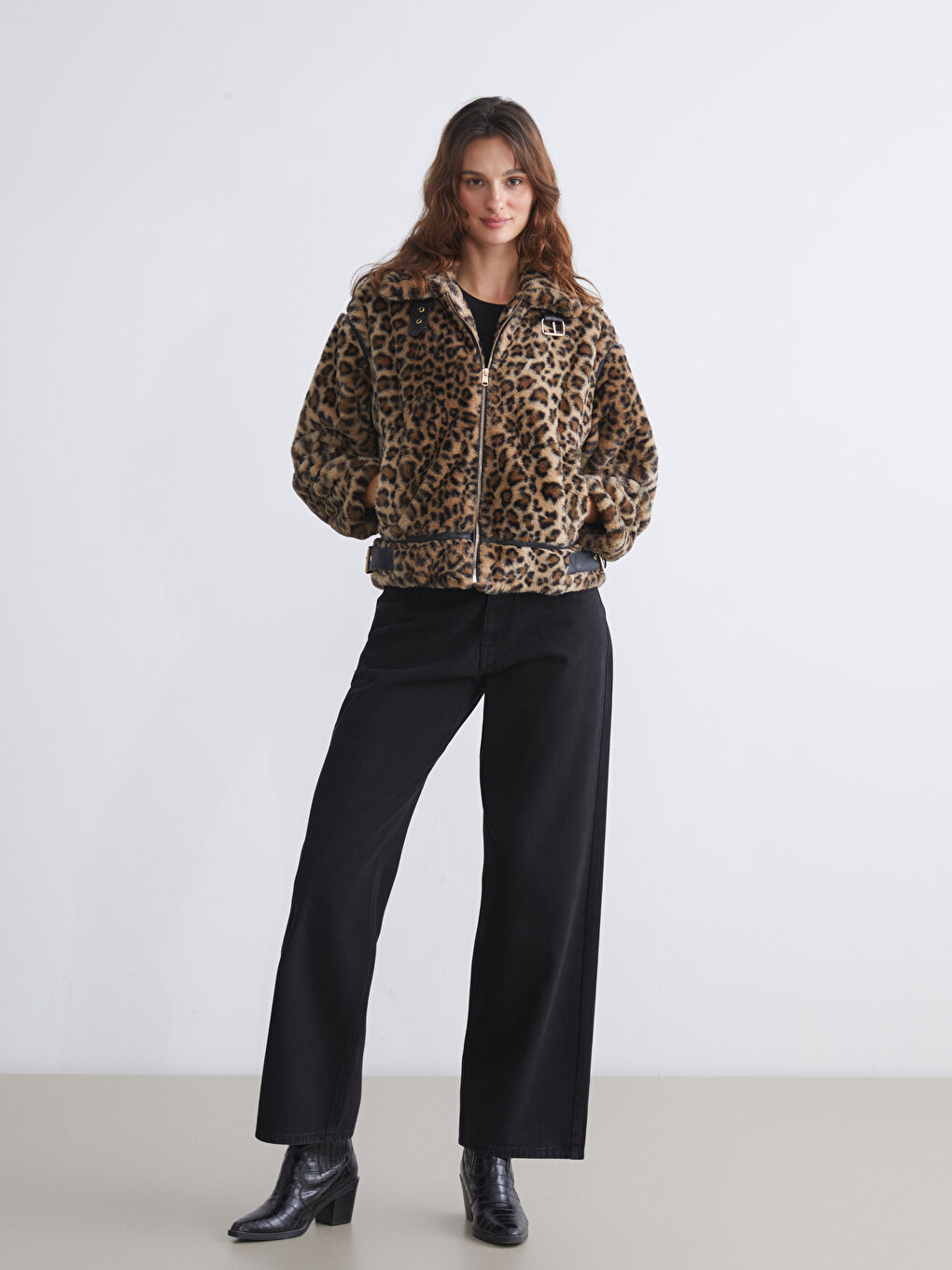 Kahverengi Dik Yaka Leopar Desenli Kadın Mont-1