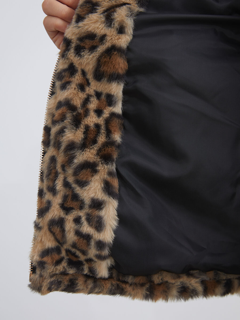 Kahverengi Dik Yaka Leopar Desenli Kadın Mont-3