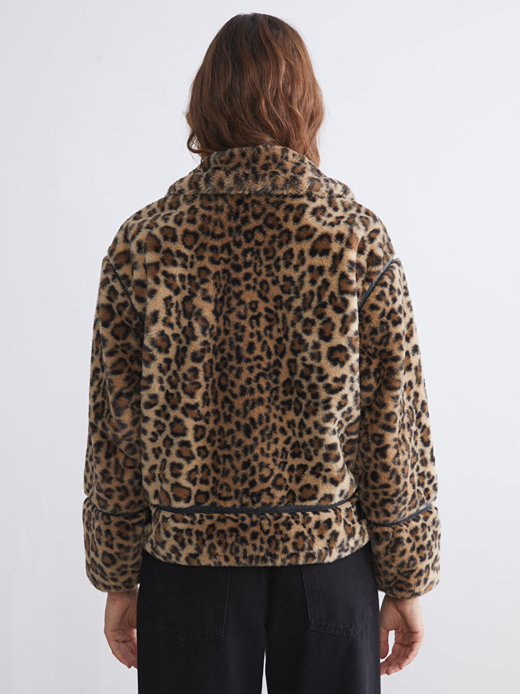 Kahverengi Dik Yaka Leopar Desenli Kadın Mont-4
