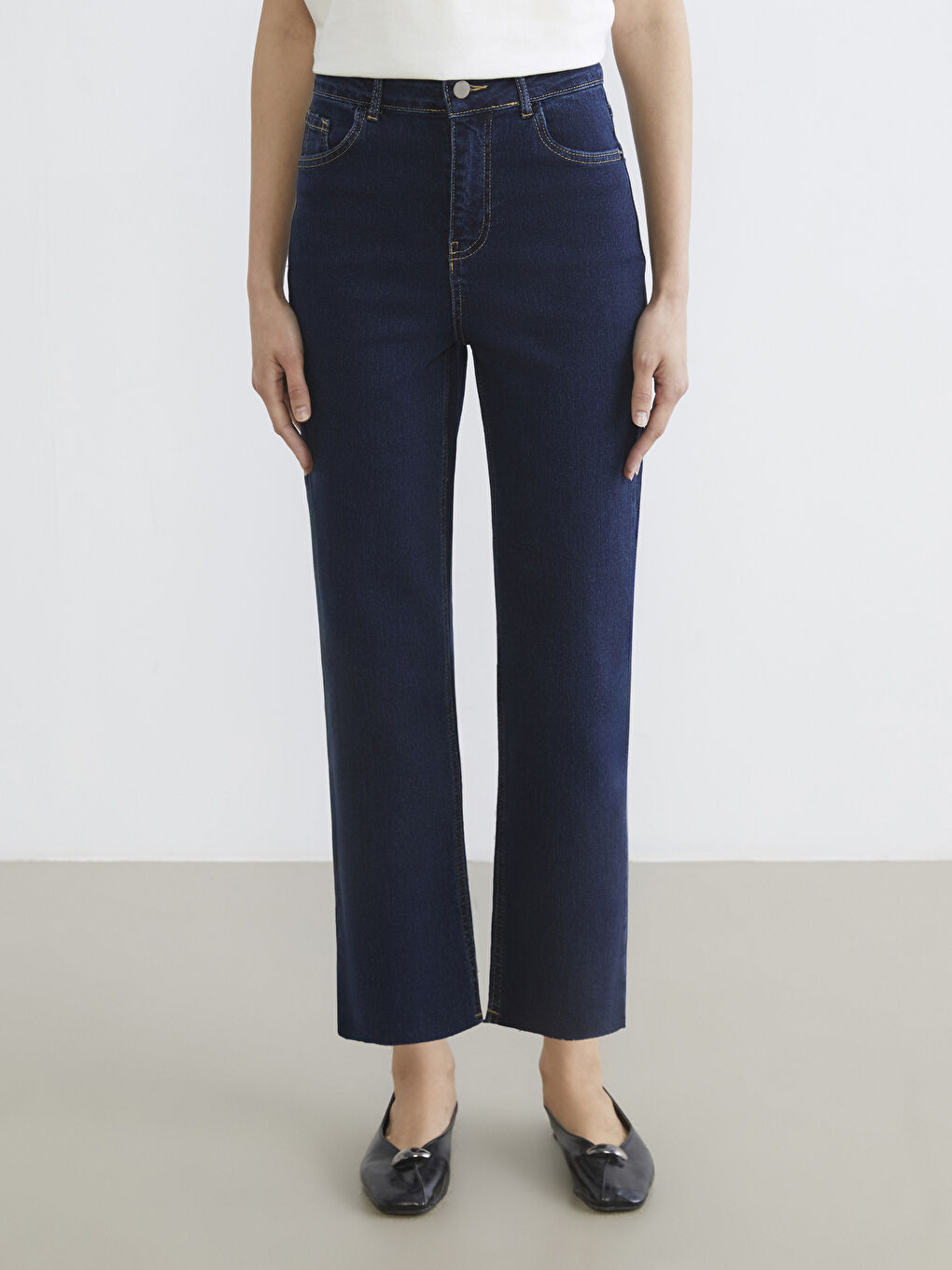 جينز بقصة مستقيمة للسيدات-1