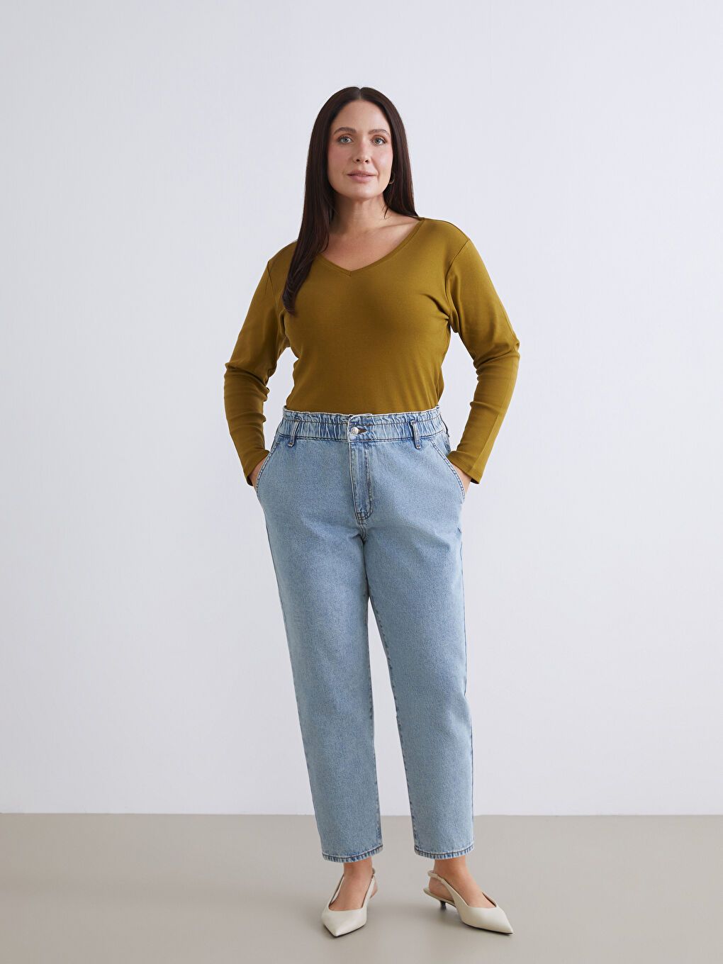 Elasticated Waist Mom Fit Women's Jeans-1