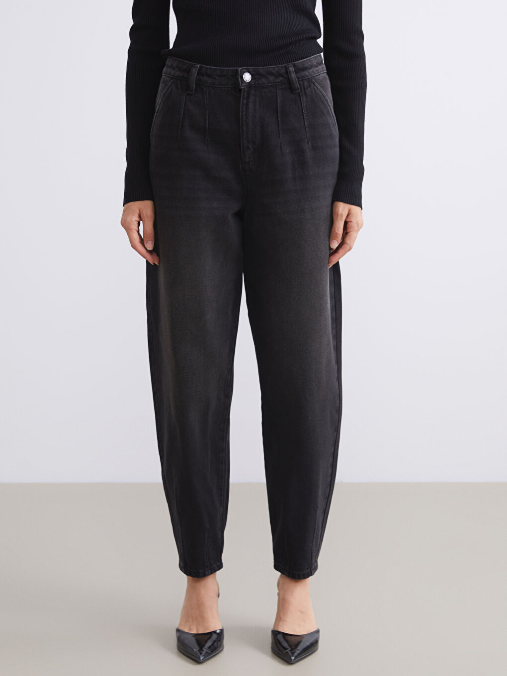 Balloon Fit Women's Jeans-1
