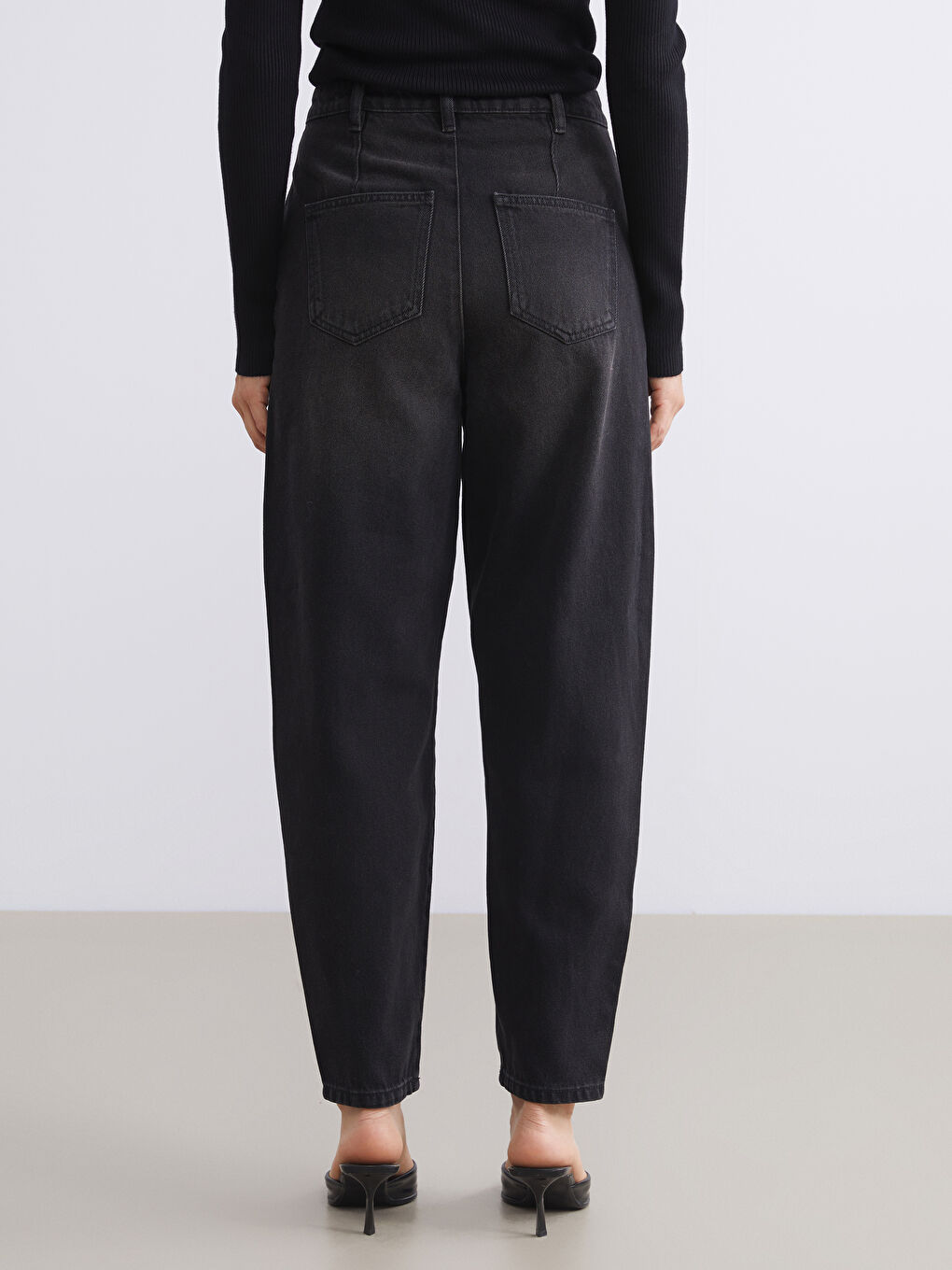 Balloon Fit Women's Jeans-3