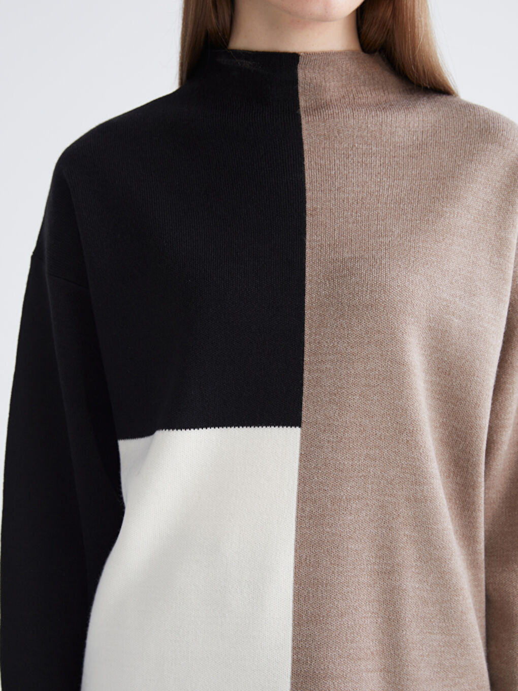 سترة تريكو بلوك الألوان بياقة قمع للسيدات-2