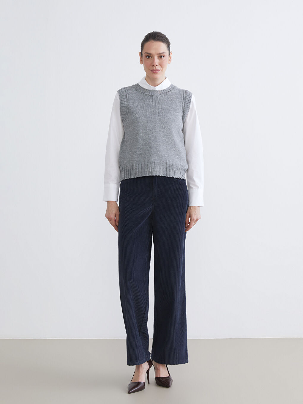 Crew Neck Women's Knitwear Sweater Vest-1