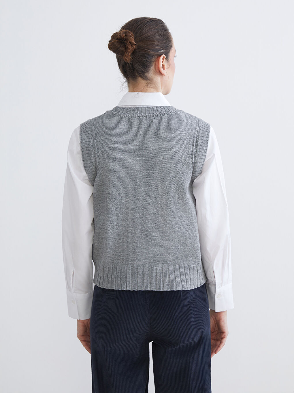 Crew Neck Women's Knitwear Sweater Vest-3