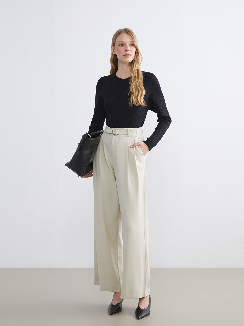 سترة تريكو بياقة دائرية للسيدات-2