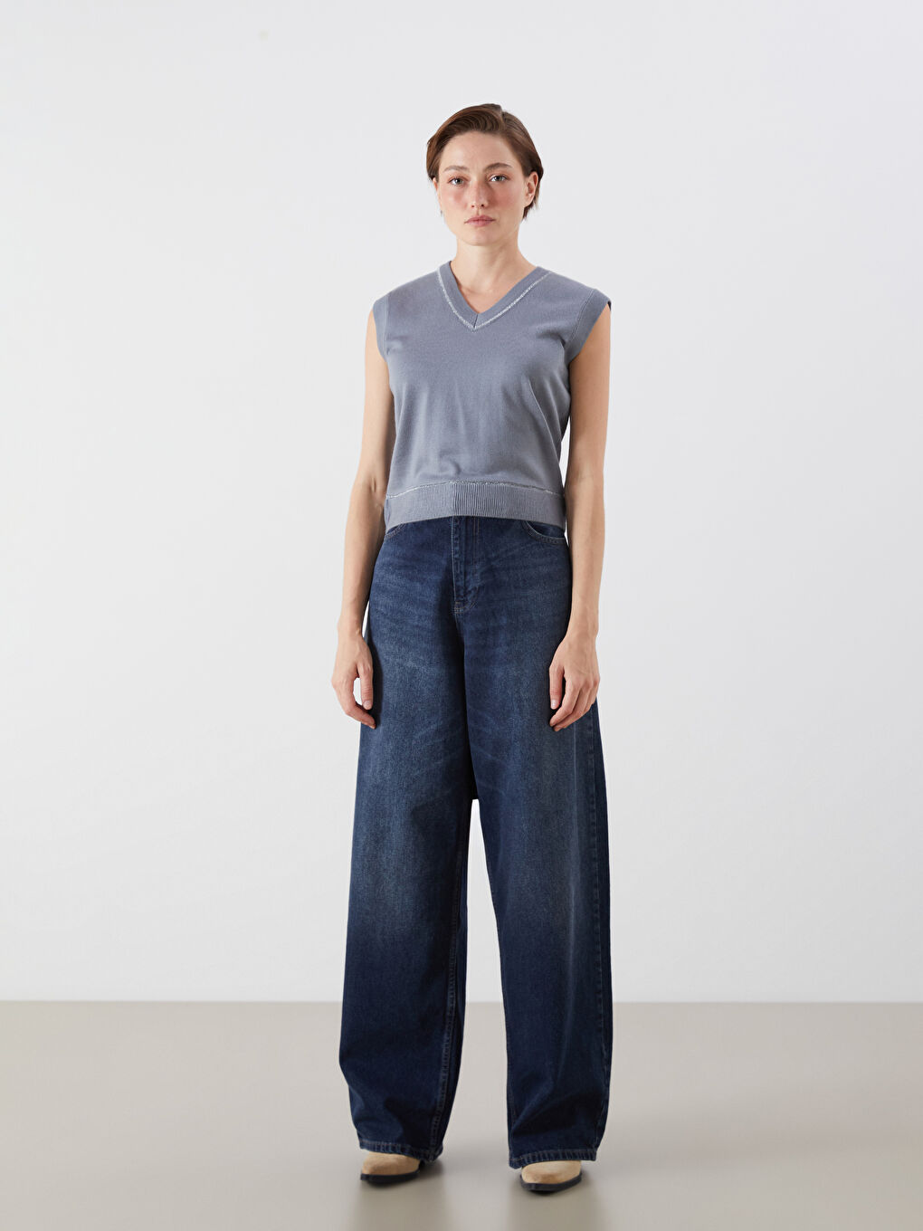 سترة رياضية تريكو بدون أكمام برقبة على شكل حرف V للسيدات-1