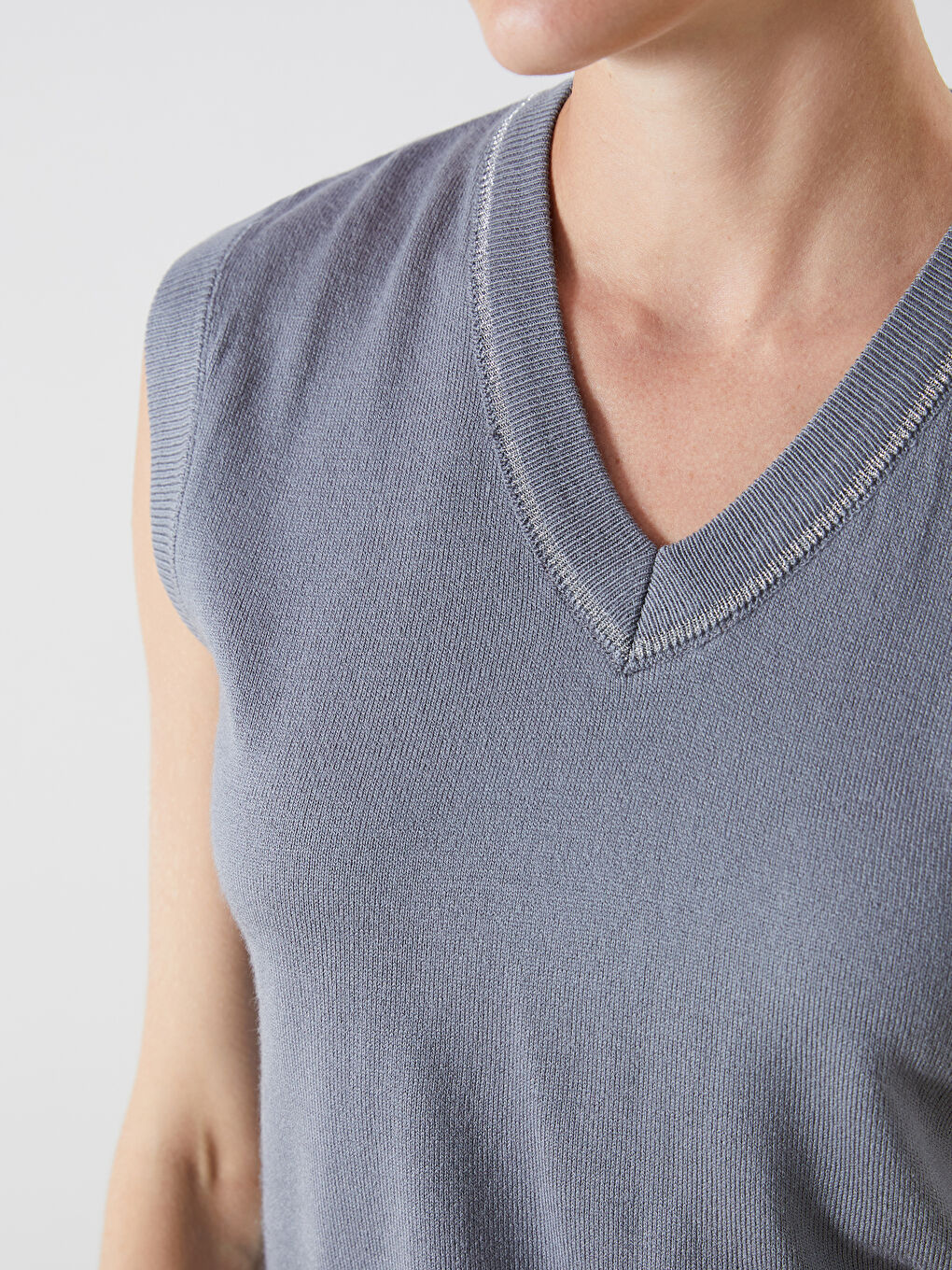 سترة رياضية تريكو بدون أكمام برقبة على شكل حرف V للسيدات-2