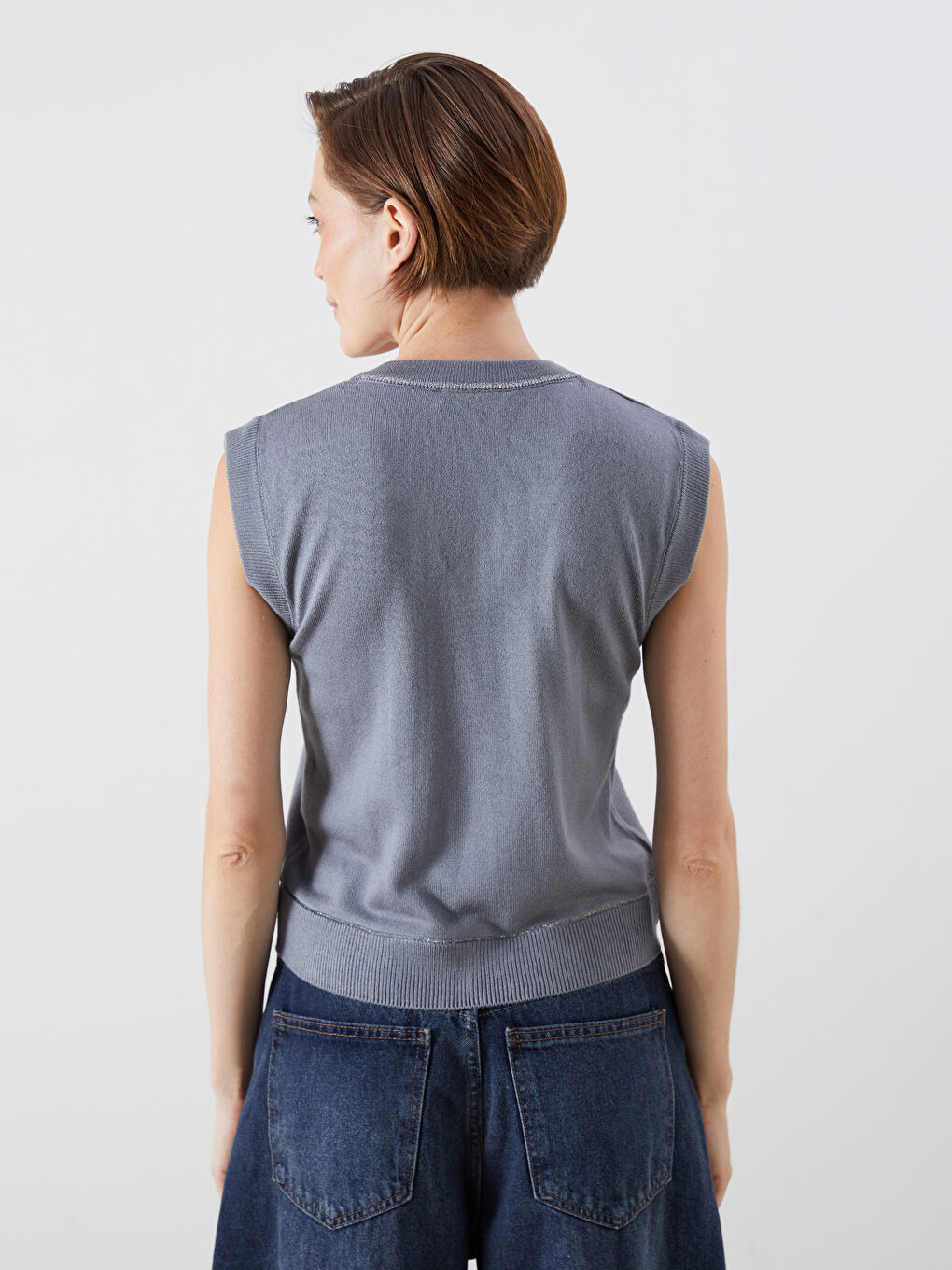 سترة رياضية تريكو بدون أكمام برقبة على شكل حرف V للسيدات-3