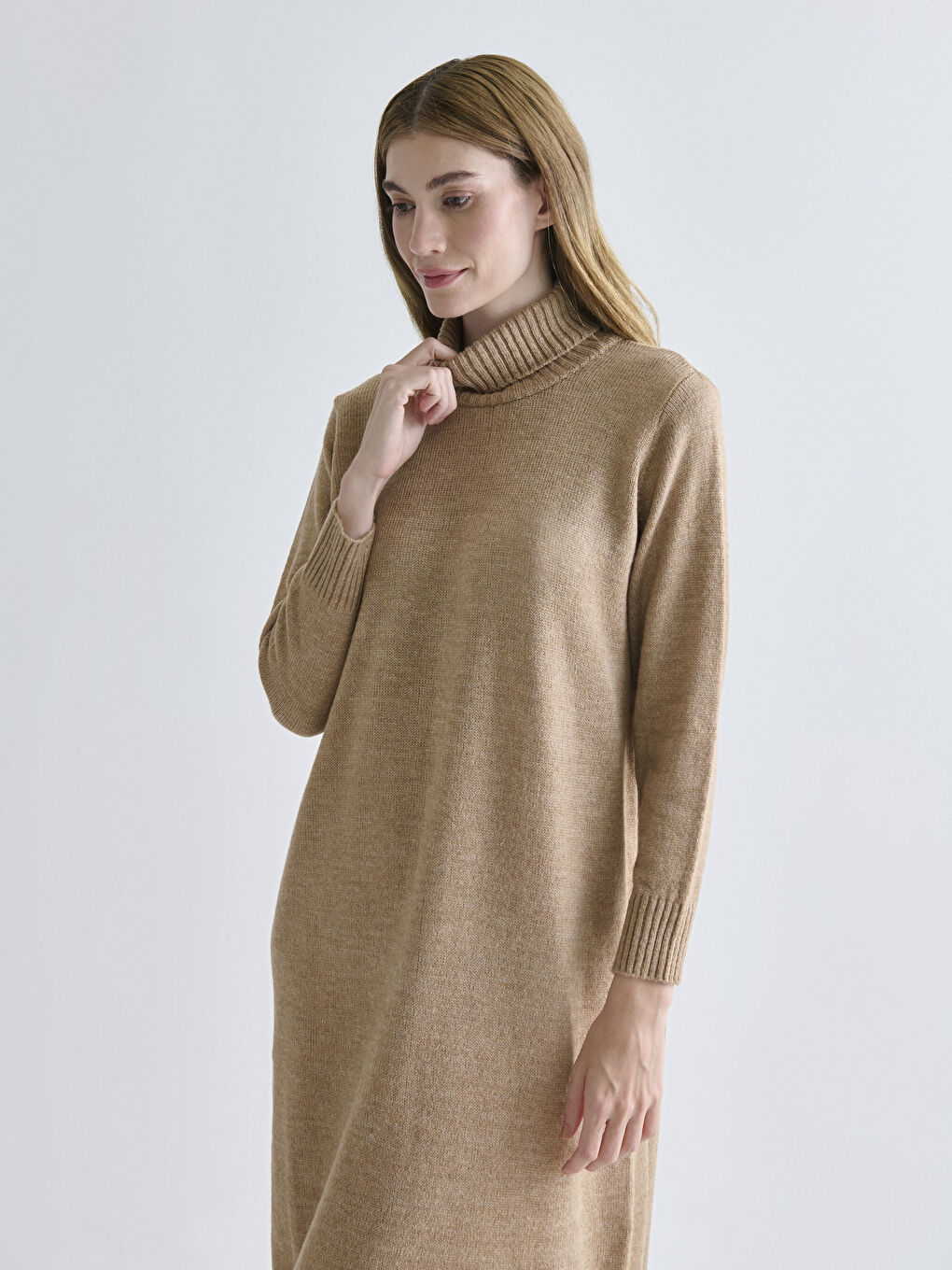 فستان تريكو نسائي بياقة عالية سادة كم طويل واسع الحجم-2