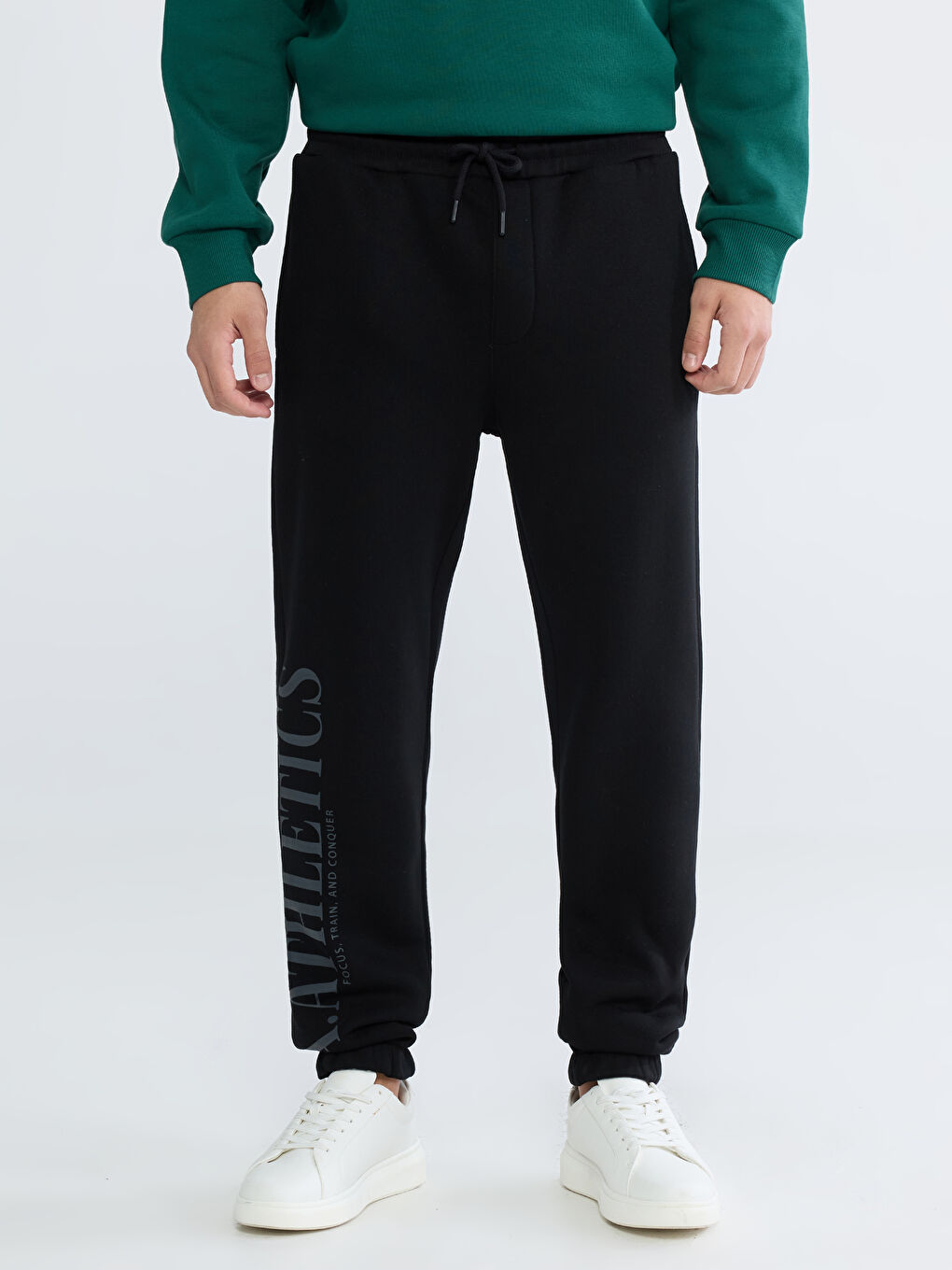 სტანდარტული მორგების მამაკაცის სქელი სპორტული შარვალი-1