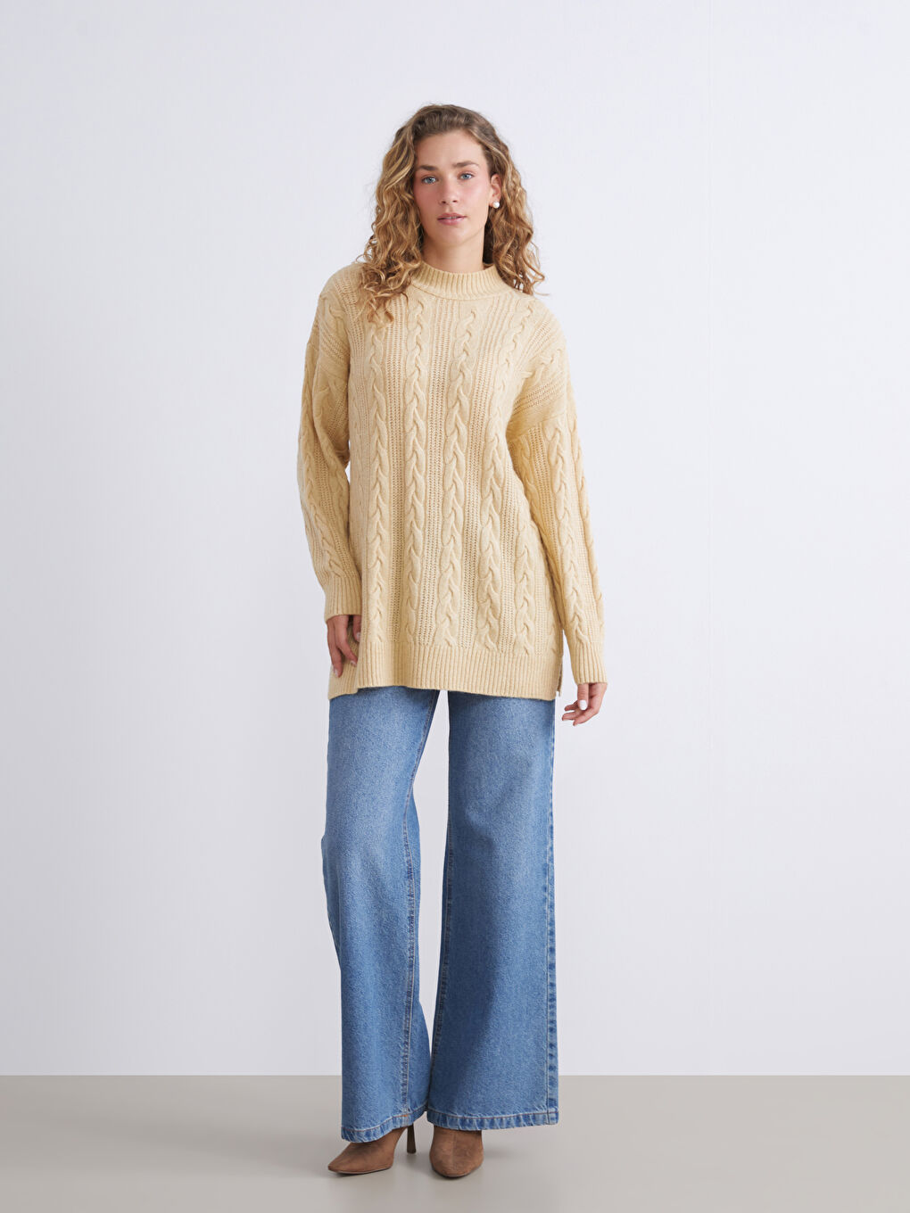 Sarı Dik Yaka Kendinden Desenli Kadın Triko Tunik-1