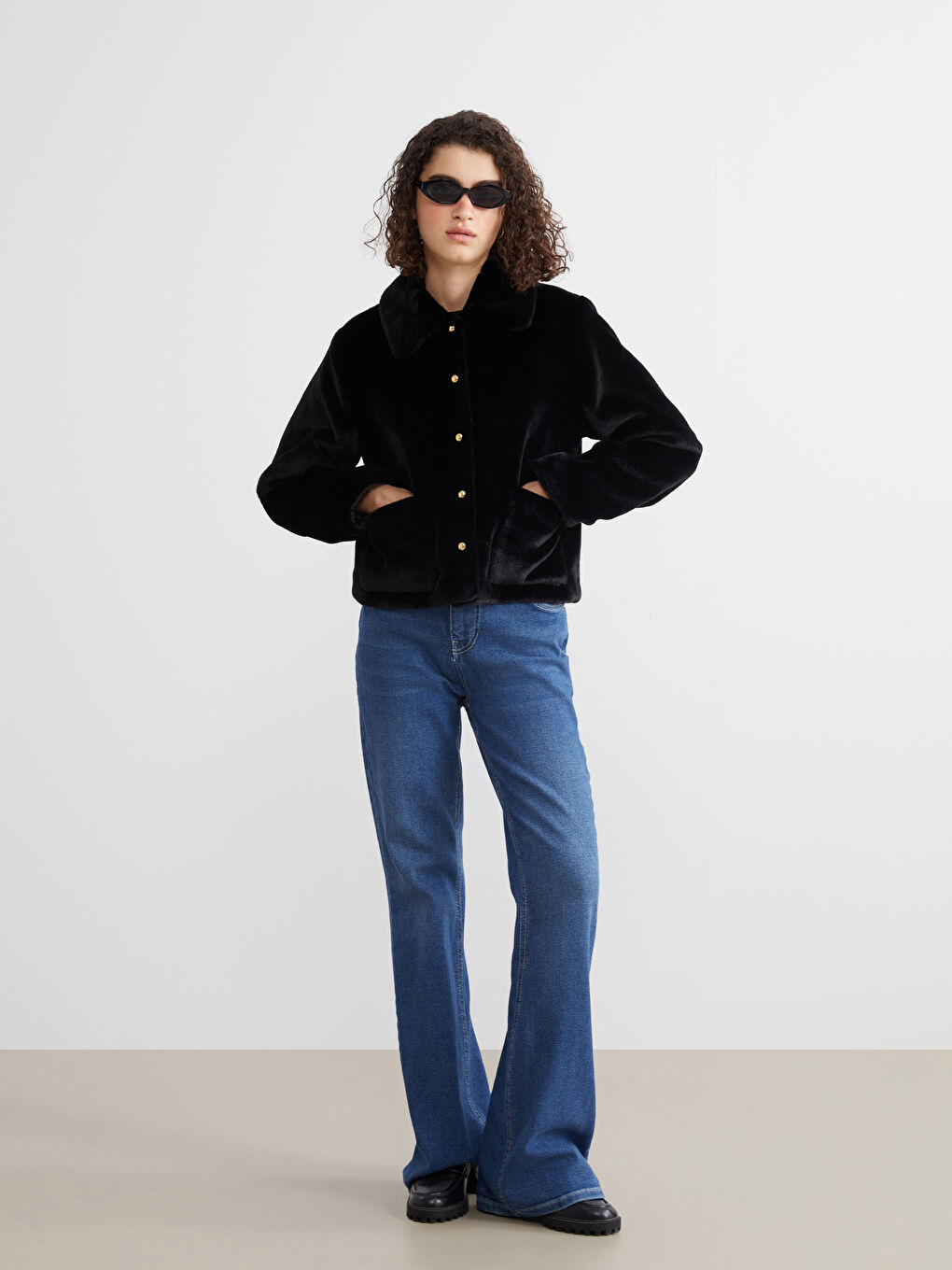 Siyah Gömlek Yaka Kadın Kürk Mont-1