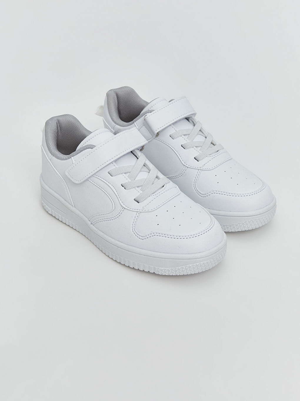 Beyaz Bağcık ve Cırt Cırtlı Erkek Çocuk Spor Ayakkabı