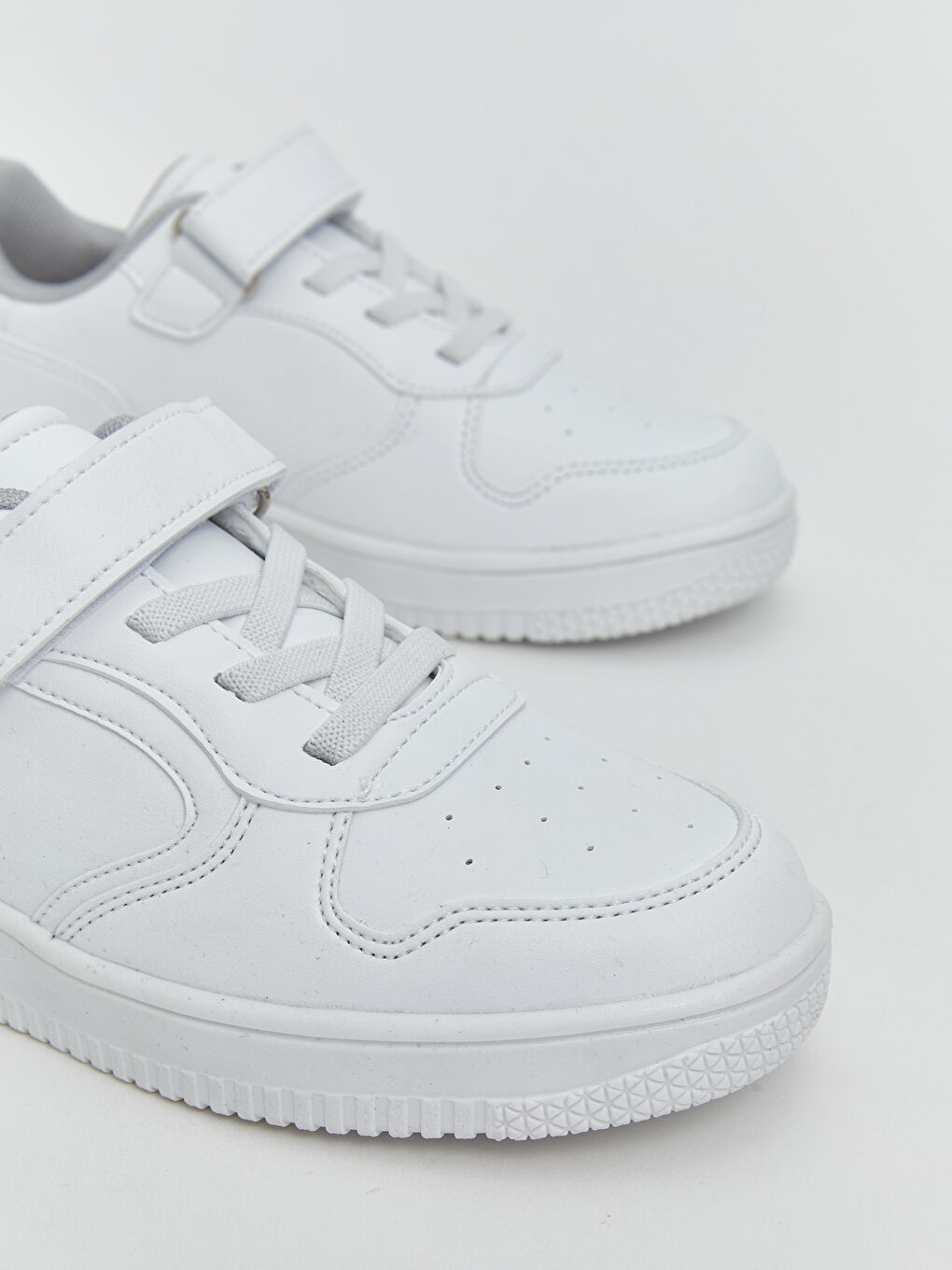 Beyaz Bağcık ve Cırt Cırtlı Erkek Çocuk Spor Ayakkabı-2