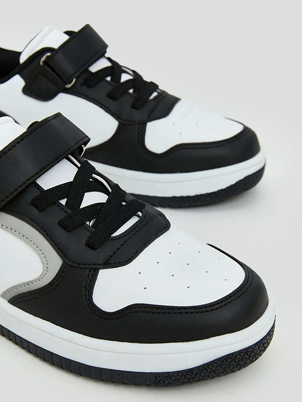 Laces & Hook-and-Loop Boys' Sneakers-2