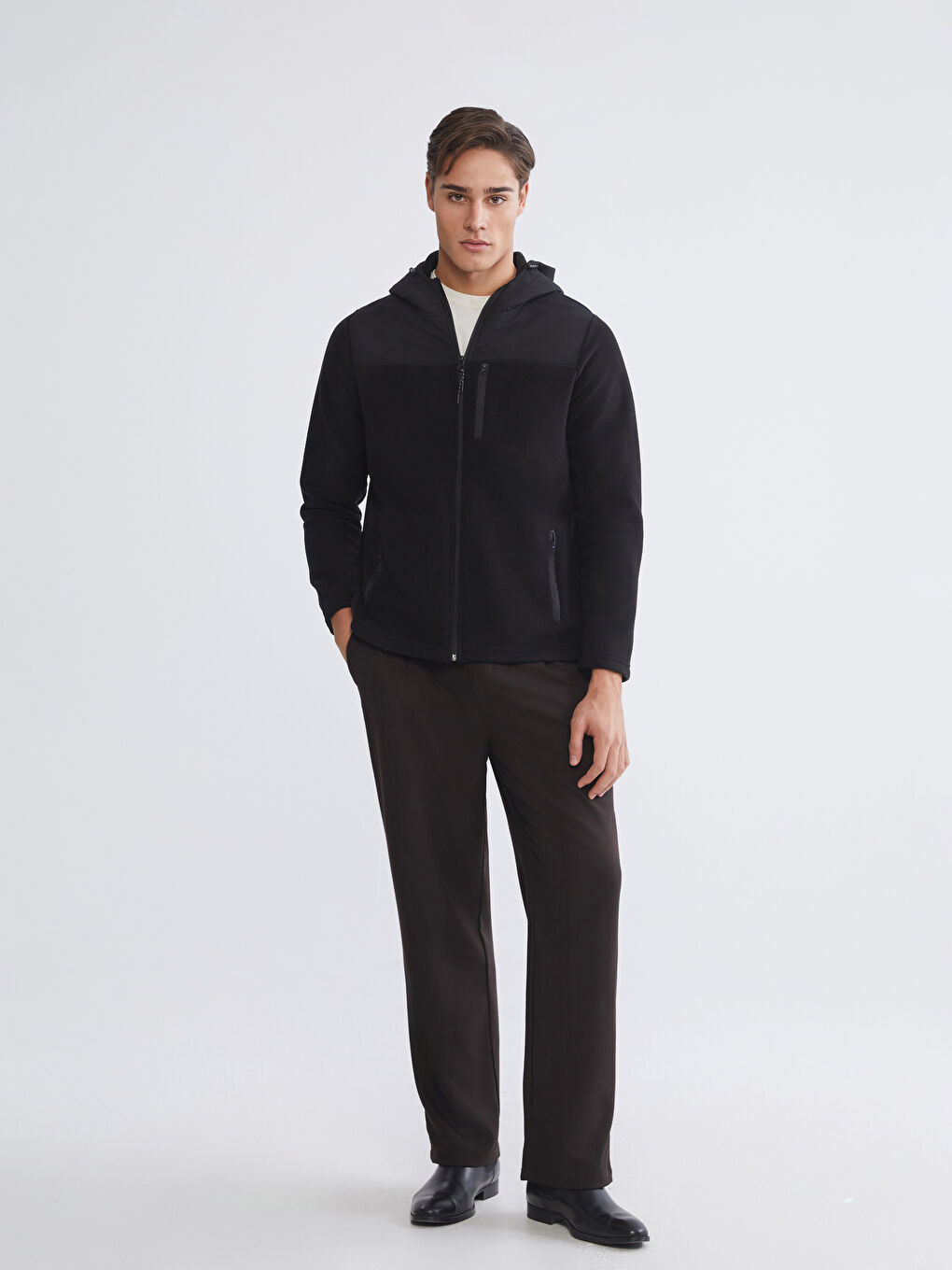 بلوزی بە زنجیر ڕه‌ش پیاو-1