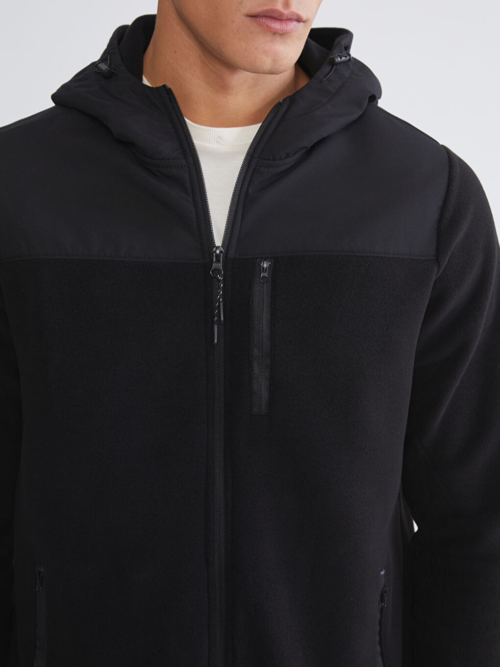 بلوزی بە زنجیر ڕه‌ش پیاو-2