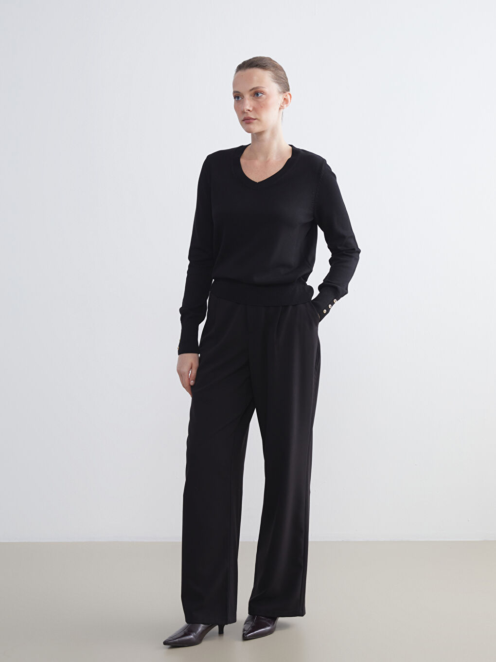 Siyah V Yaka Kadın Triko Kazak-4