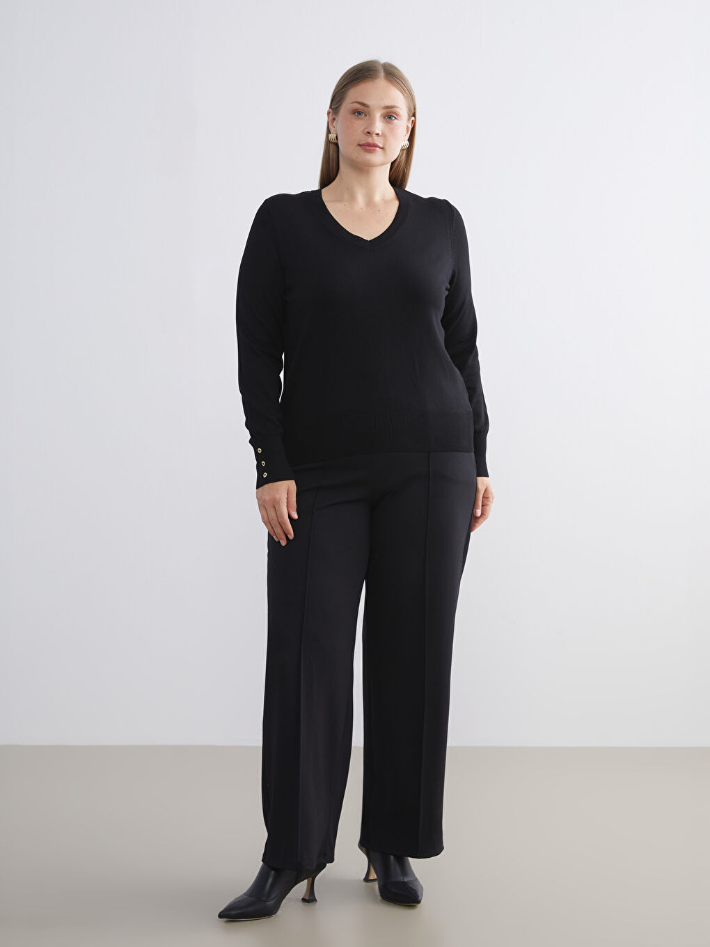 Siyah V Yaka Kadın Triko Kazak-3