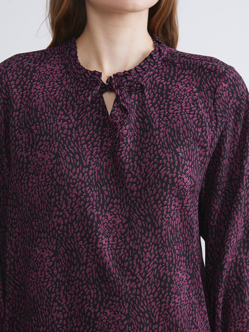 Bordo Bağlamalı Yaka Desenli Bluz-2