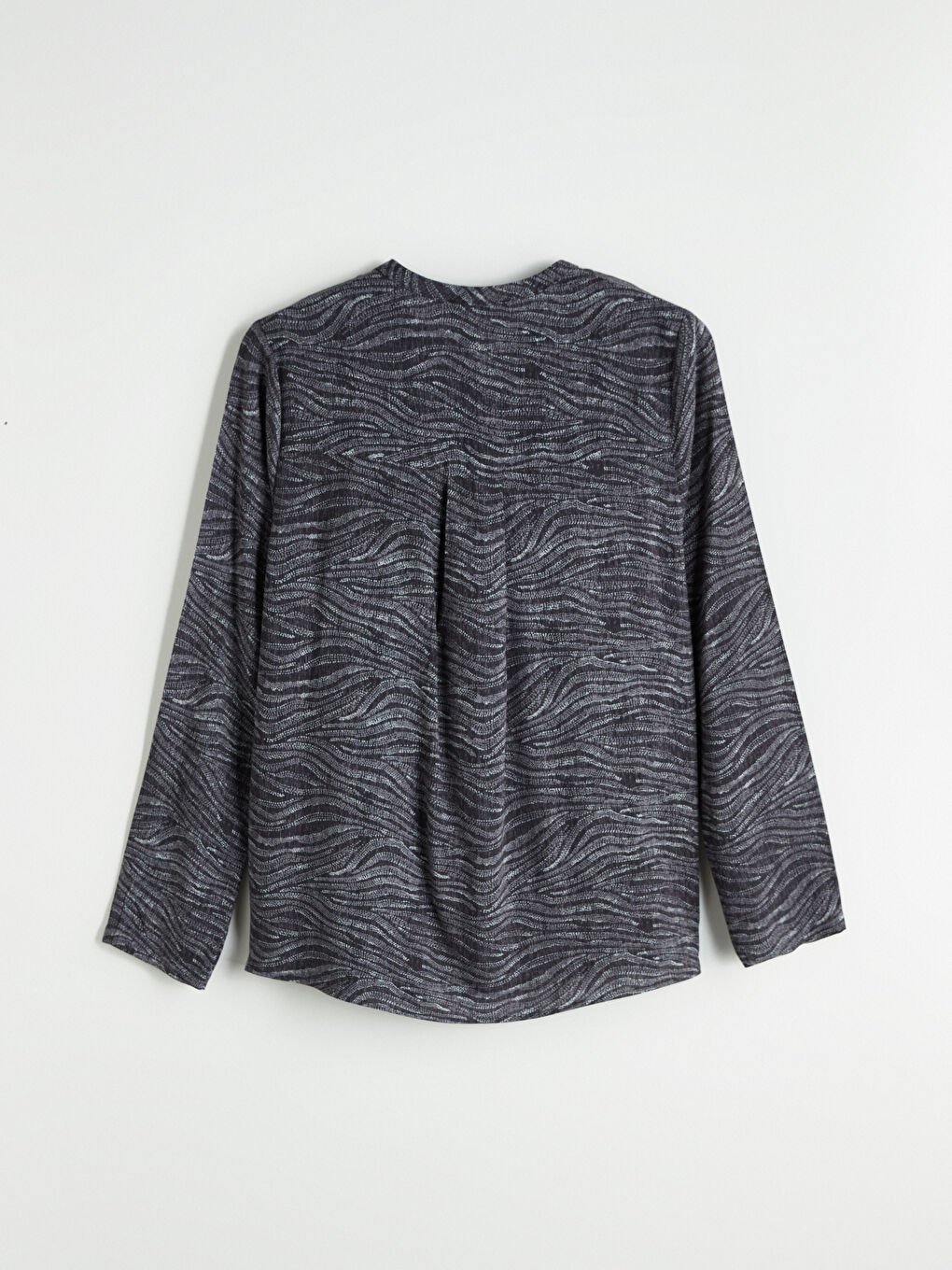 Siyah Kaçık Yaka Desenli Bluz-5