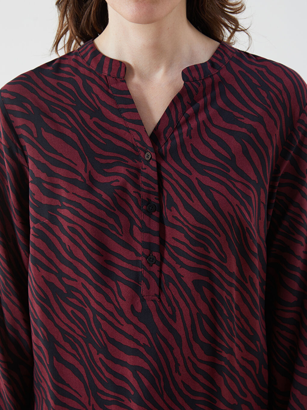 Bordo Kaçık Yaka Desenli Bluz-2