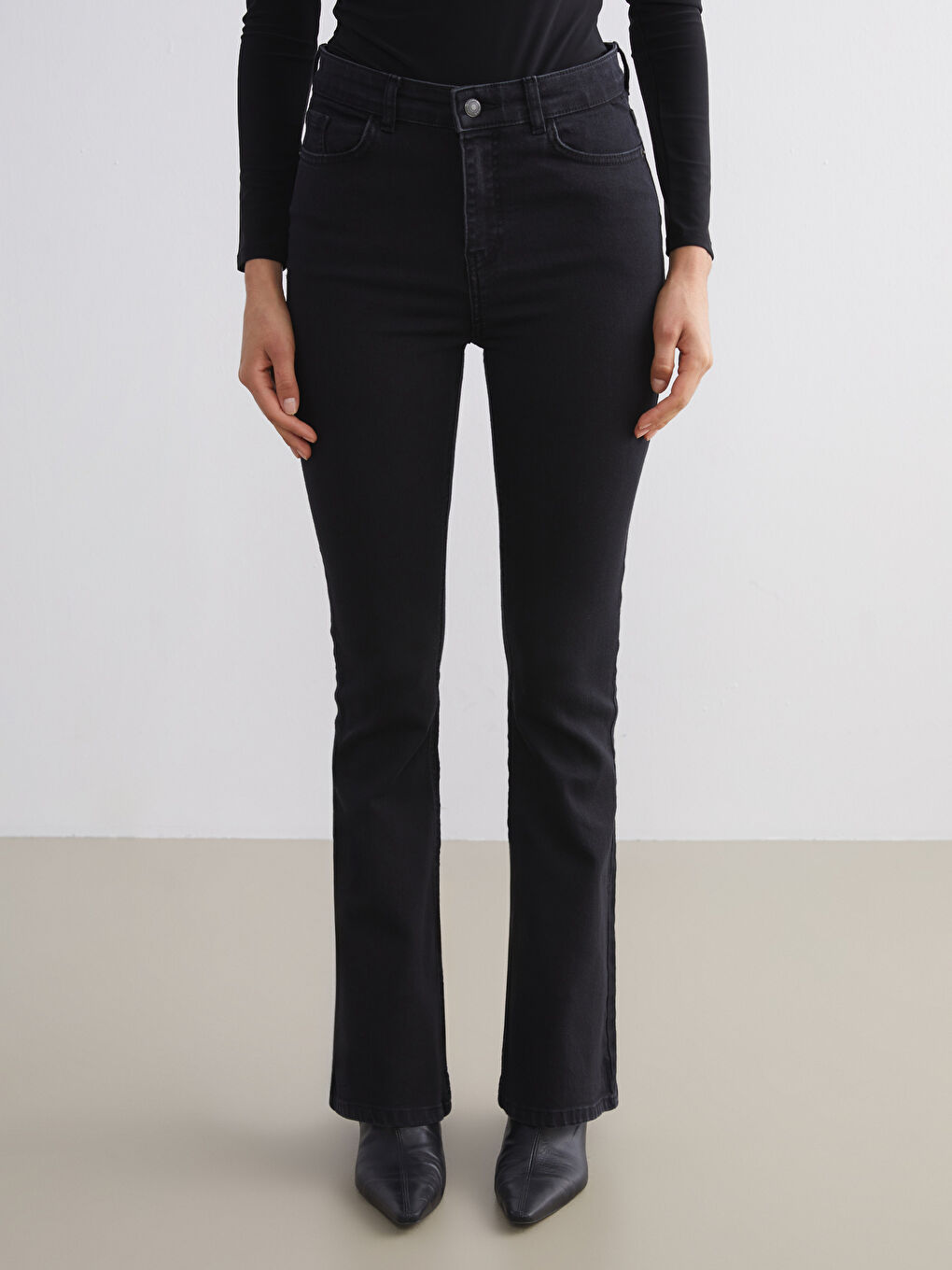 Siyah Flare Kadın Jean Pantolon-1