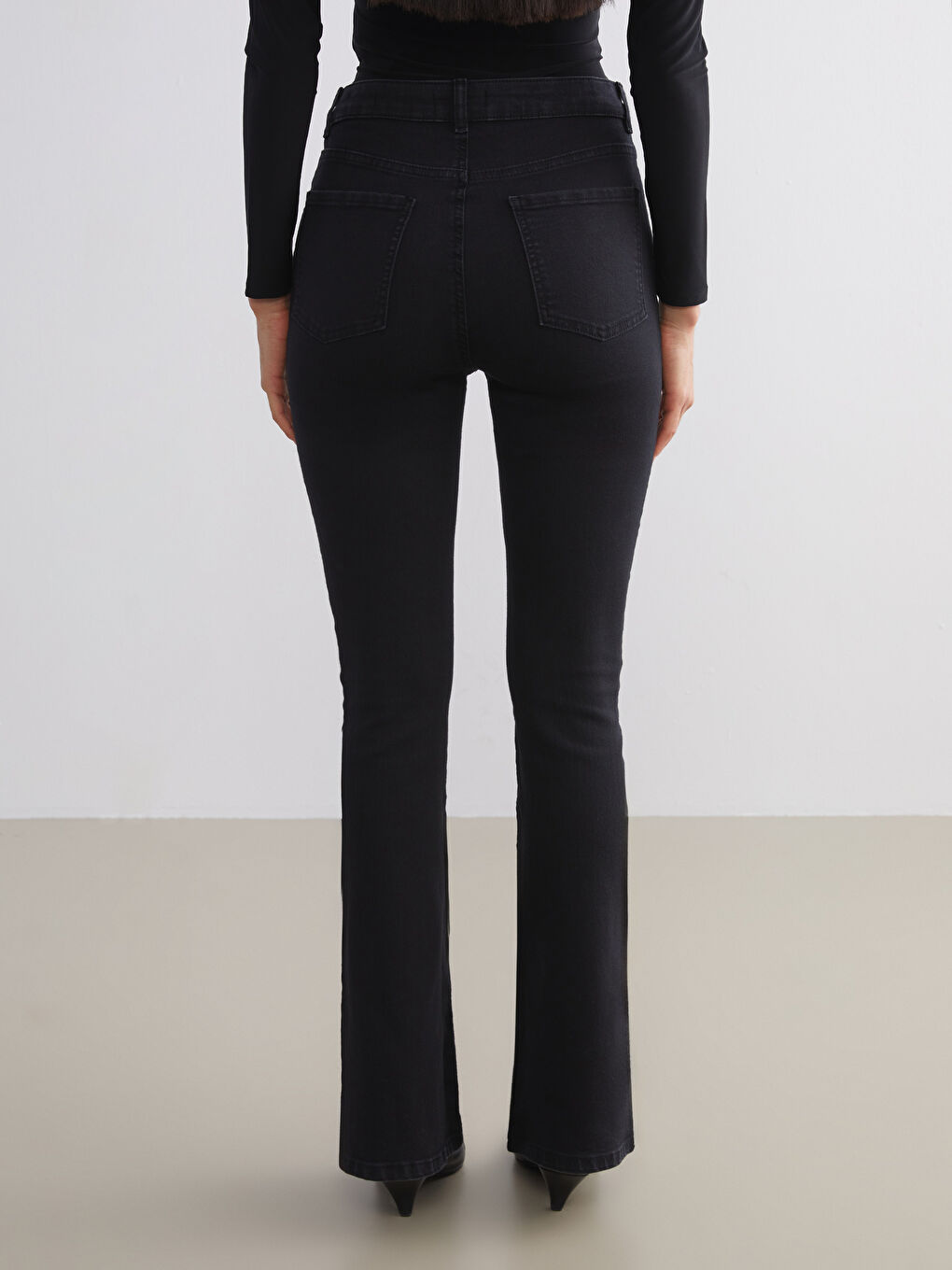 Siyah Flare Kadın Jean Pantolon-3