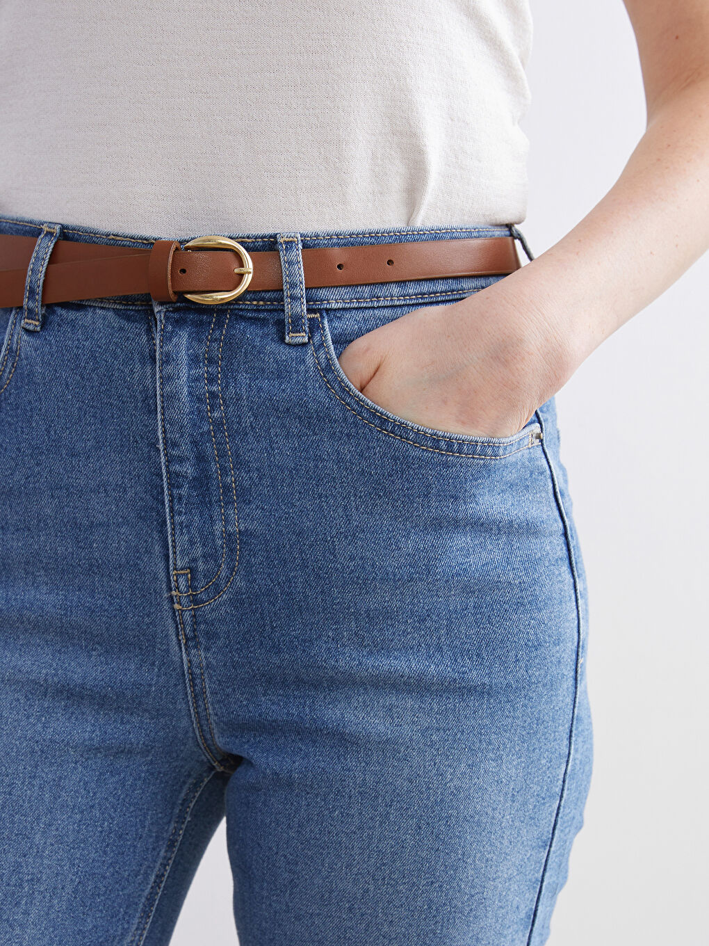 İndigo Beli Kemerli Mom Fit Kadın Jean Pantolon-2