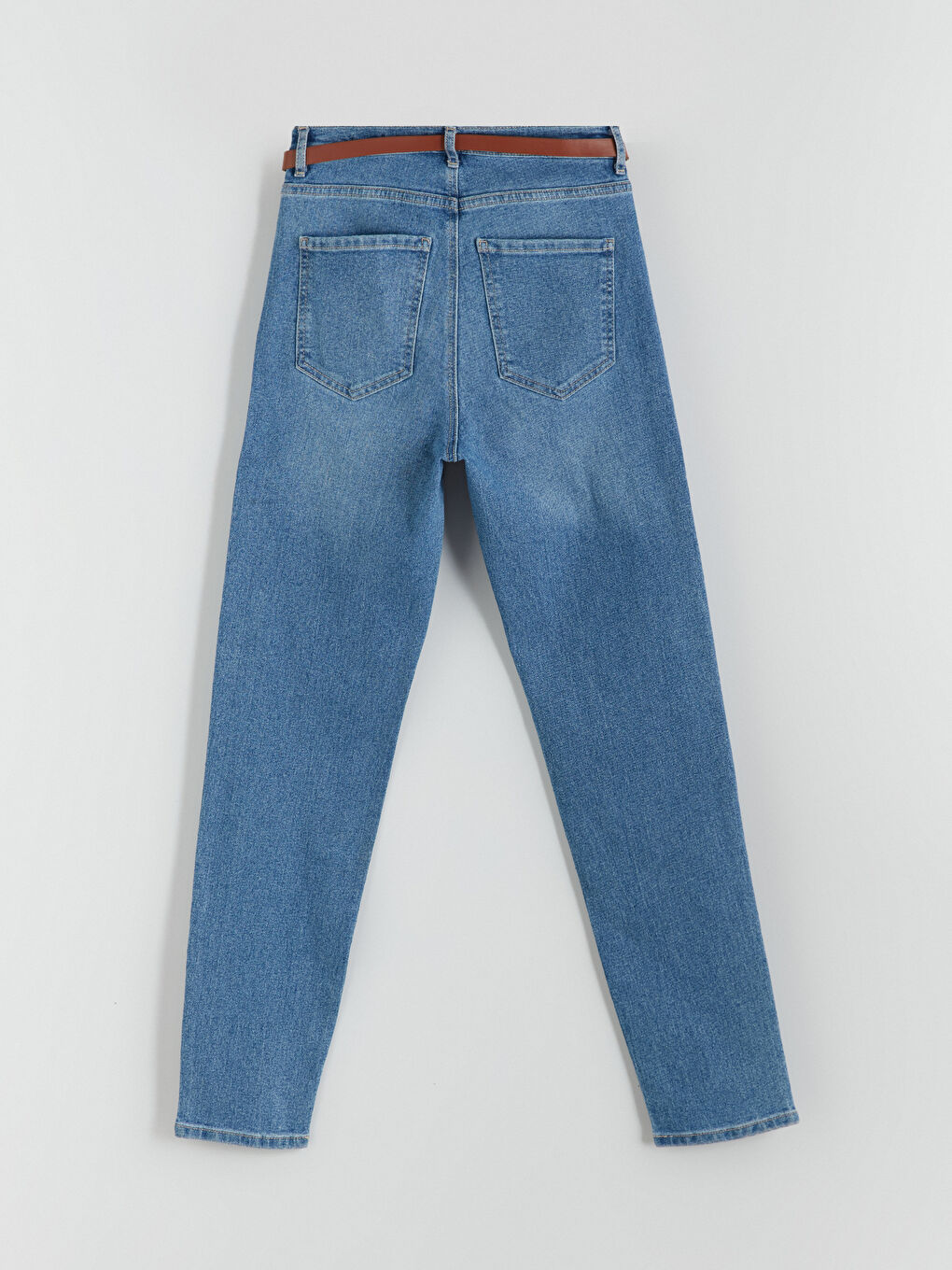 İndigo Beli Kemerli Mom Fit Kadın Jean Pantolon-5