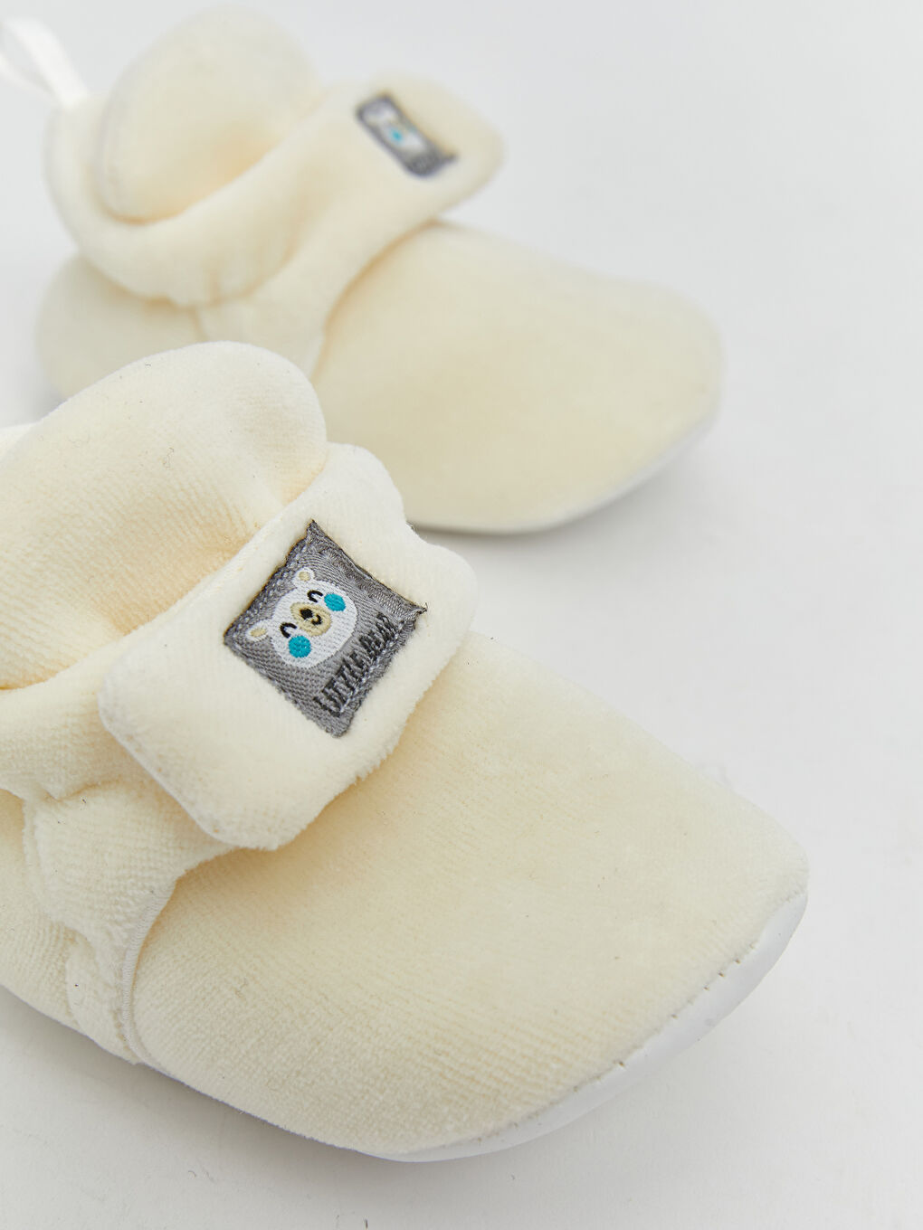 Beyaz Cırt Cırtlı Erkek Bebek Yürüme Öncesi Ev Botu-2