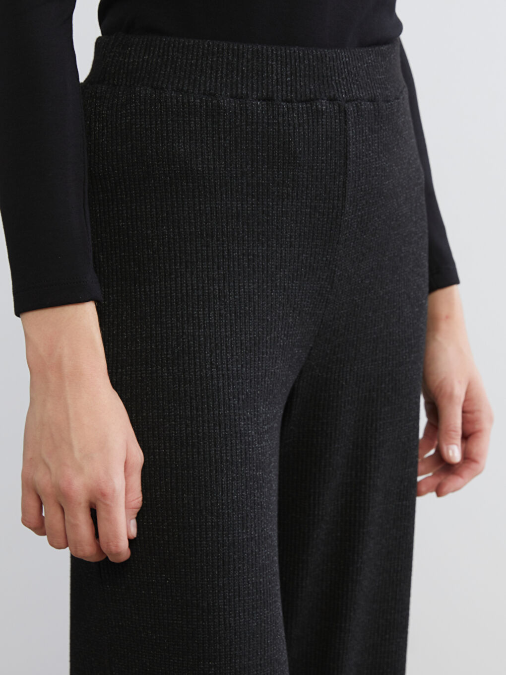 Siyah Beli Lastikli Geniş Paça Kadın Pantolon-3