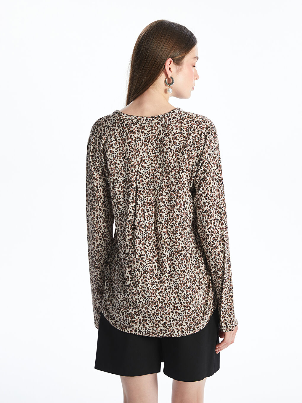 Bej Kaçık Yaka Desenli Bluz-3