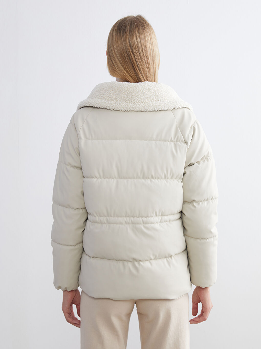 Ekru Kürk Yaka Oversize Kadın Şişme Mont-4