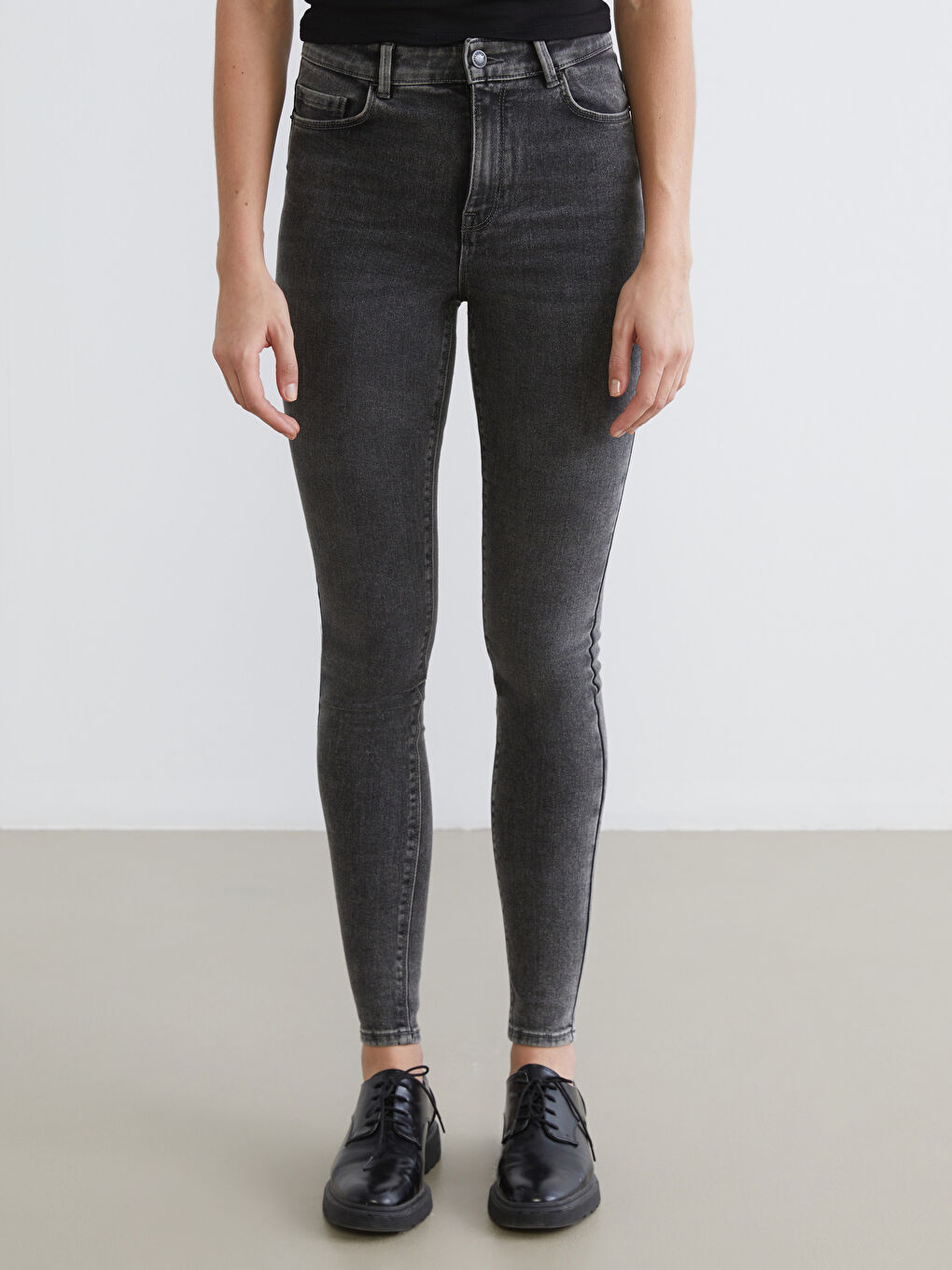 Žena SIVA Traperice-1