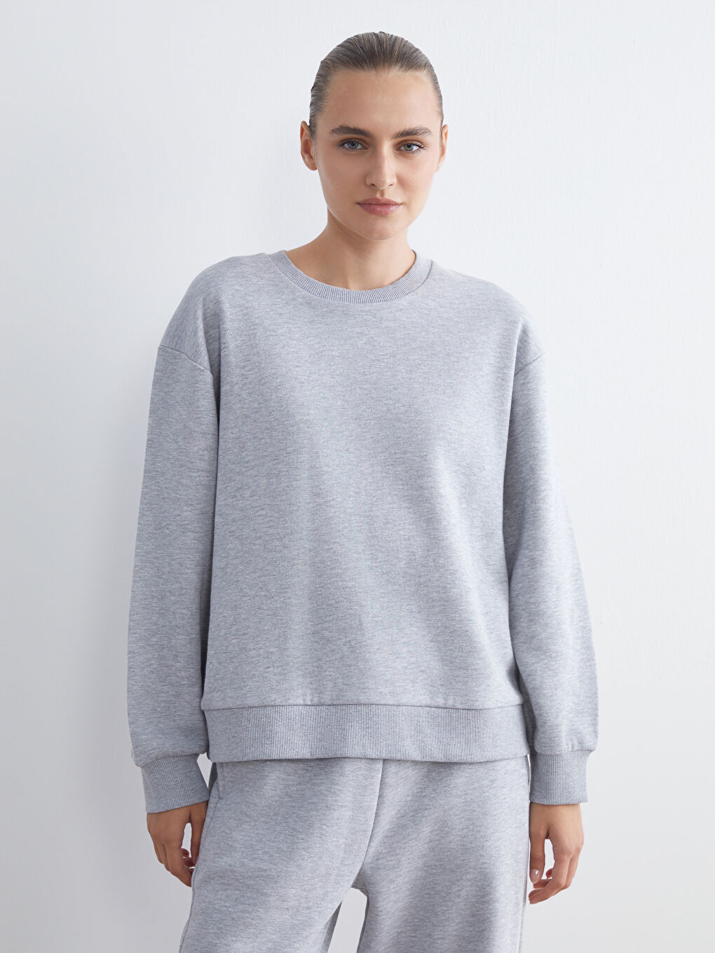 LCWAIKIKI Classic Crew Neck Oversize Women's Thick Sweatshirt -W5DK27Z8-CT3