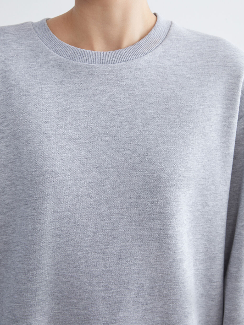 LCWAIKIKI Classic Crew Neck Oversize Women's Thick Sweatshirt -W5DK27Z8-CT3