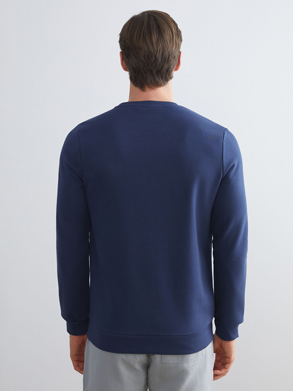 سويت شيرت تخين مطبوع بياقة دائرية للرجال-3