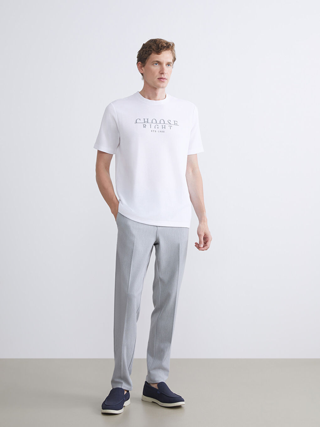 Beyaz Bisiklet Yaka Baskılı Erkek Tişört-2