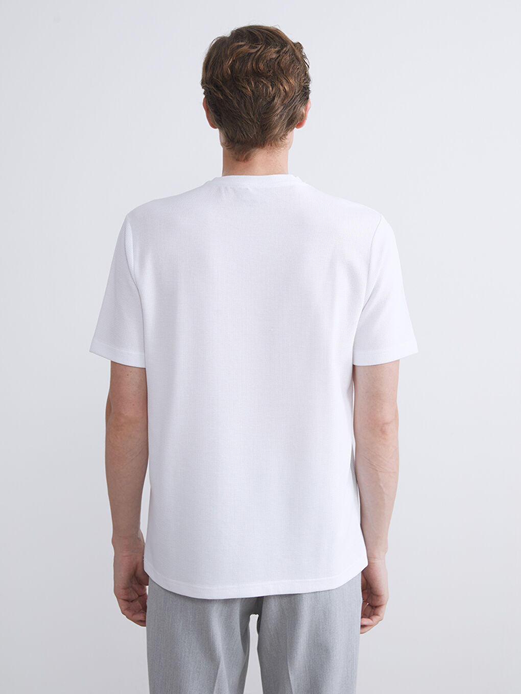 Beyaz Bisiklet Yaka Baskılı Erkek Tişört-4