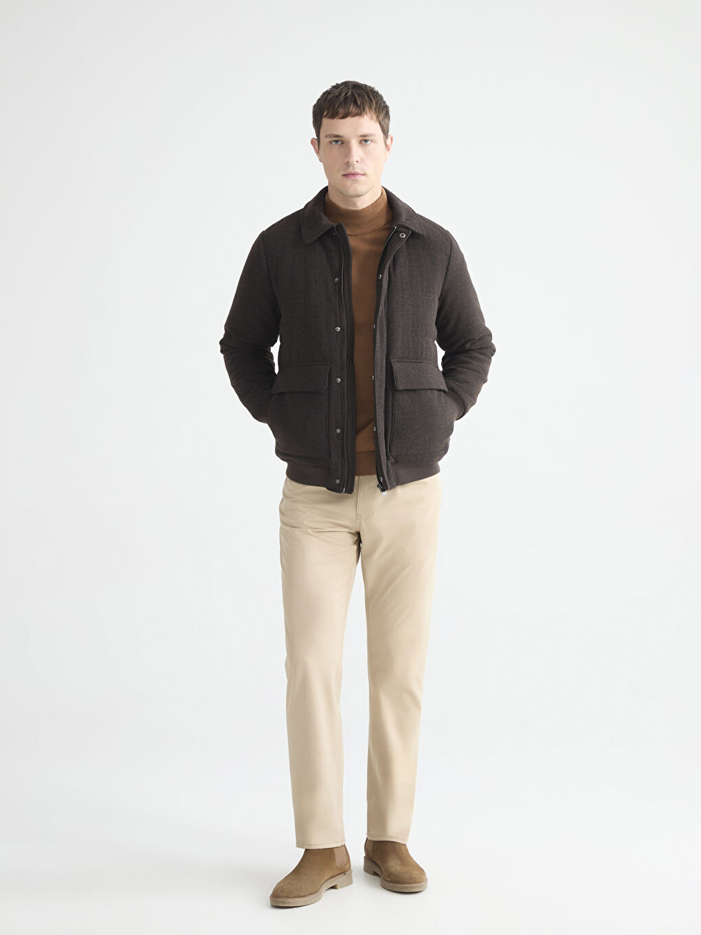 بالطو رجالي بكشمير مع ياقة نوتش بتصميم عصري ومريح.-1