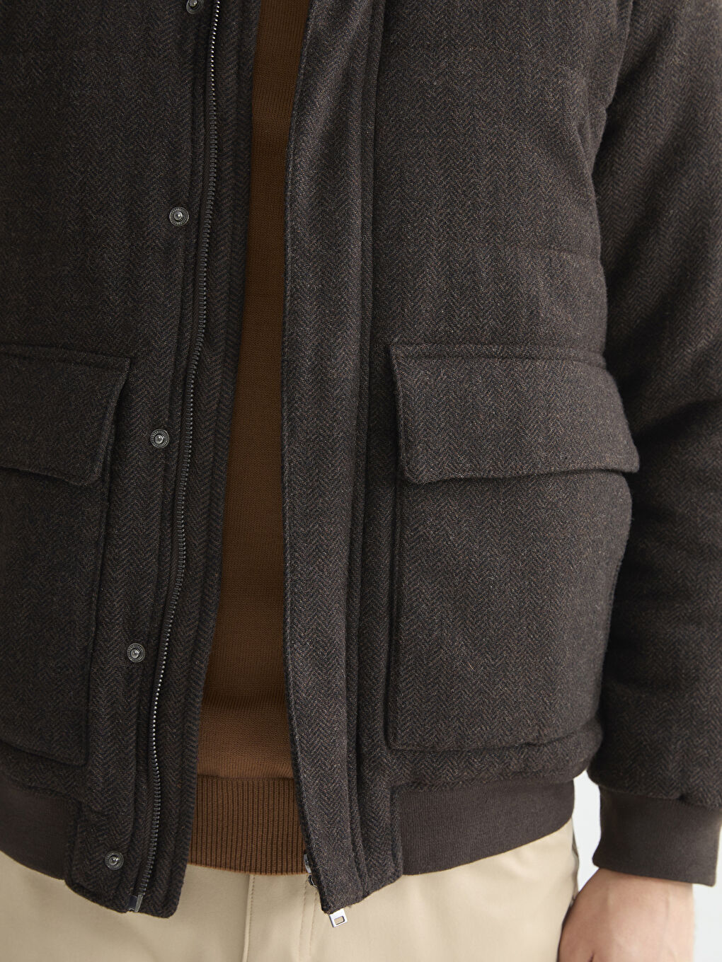 بالطو رجالي بكشمير مع ياقة نوتش بتصميم عصري ومريح.-2