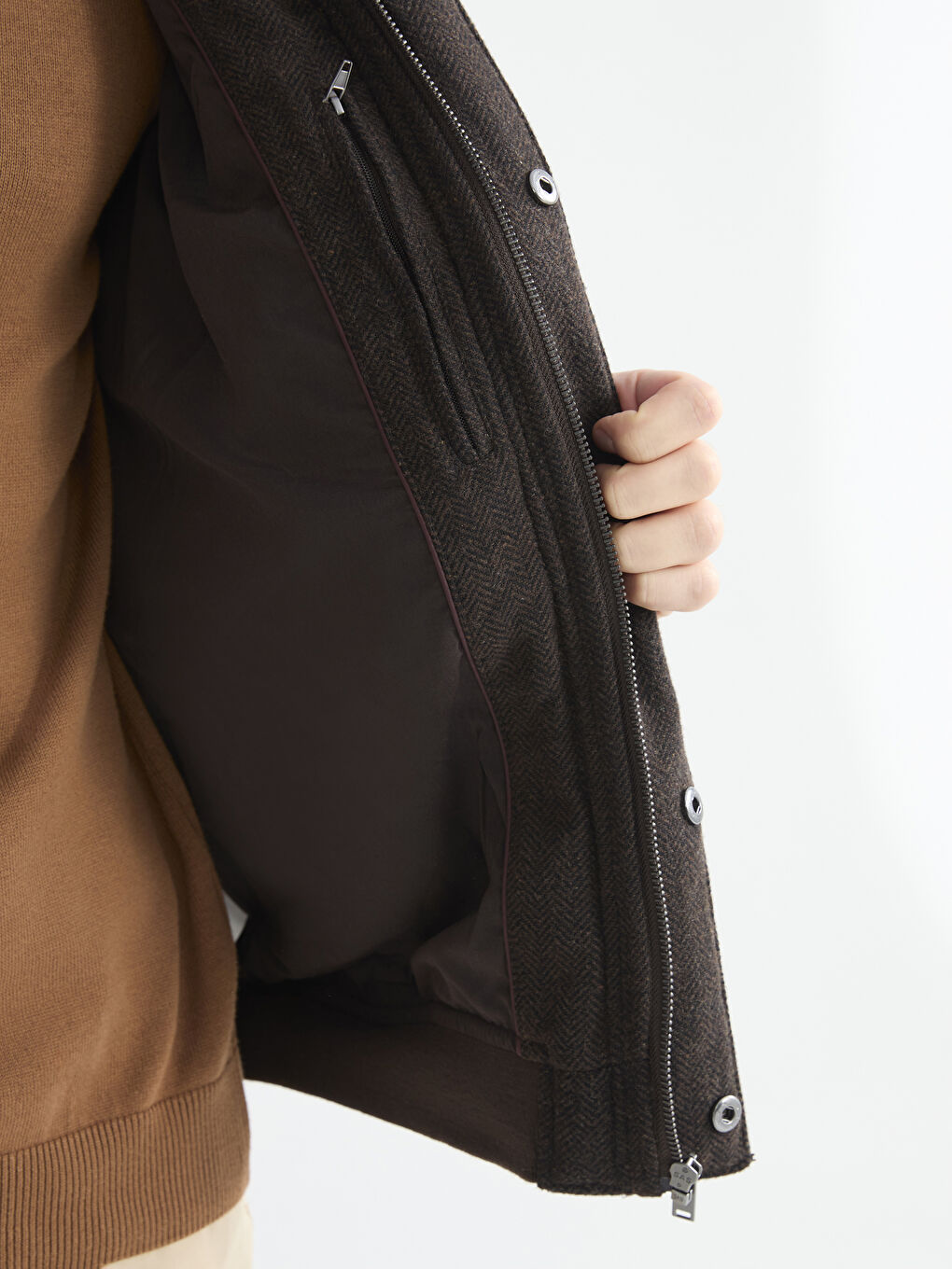 بالطو رجالي بكشمير مع ياقة نوتش بتصميم عصري ومريح.-3