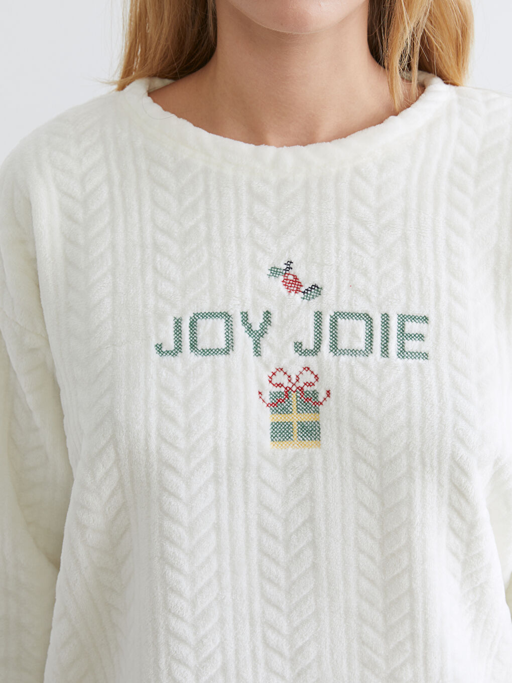 Crew Neck Embroidered Women's Plush Pyjama Set-4