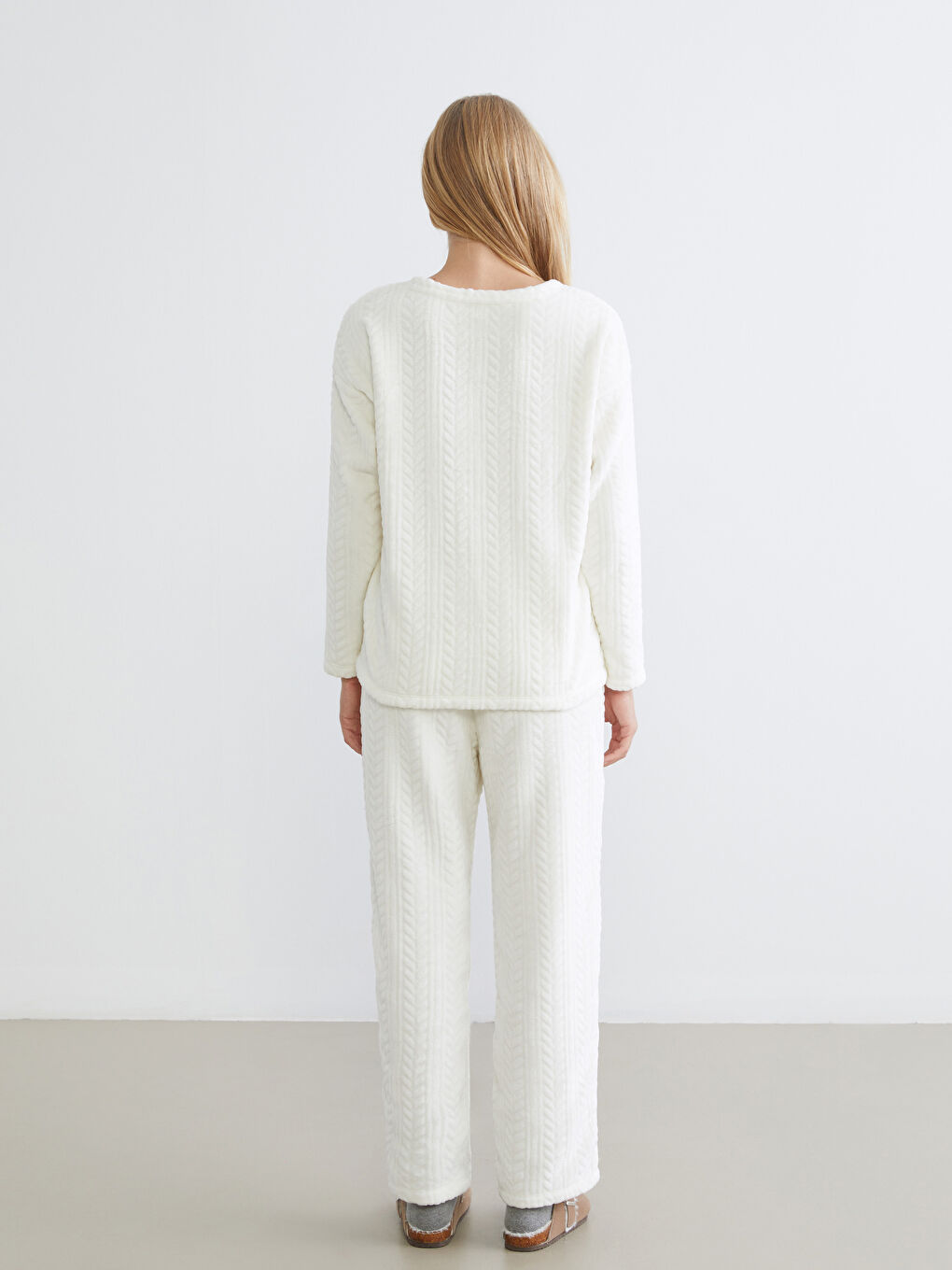 Crew Neck Embroidered Women's Plush Pyjama Set-6